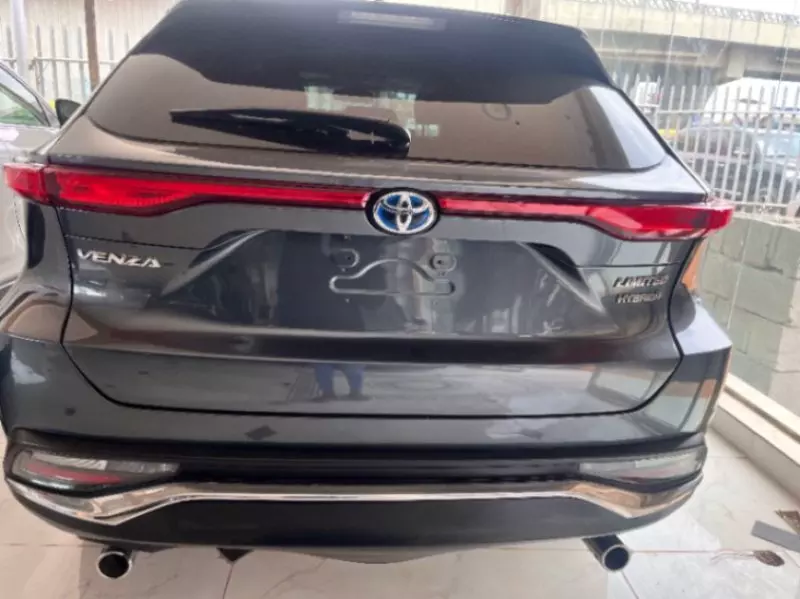 Toyota Venza   - 2021
