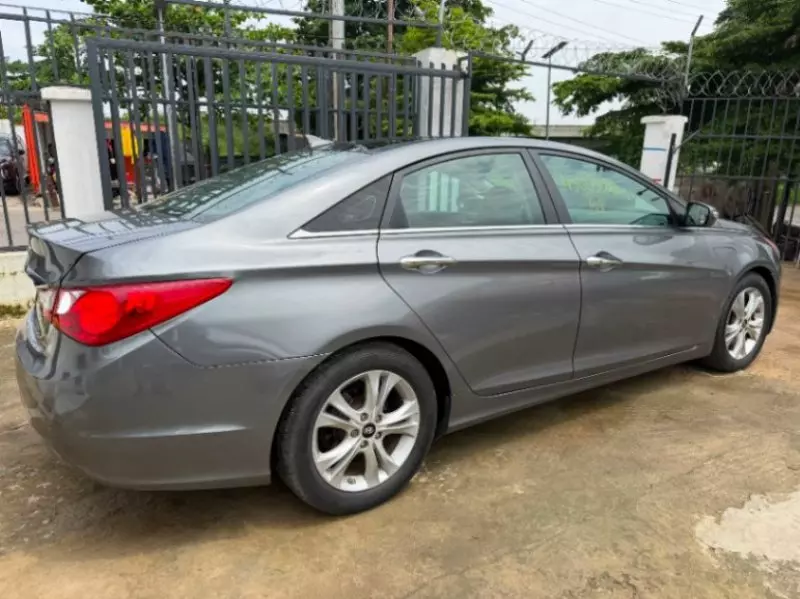 Hyundai Sonata   - 2013