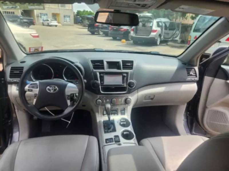 Toyota Highlander   - 2013
