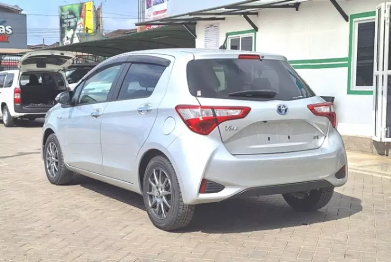 Toyota Vitz   - 2018