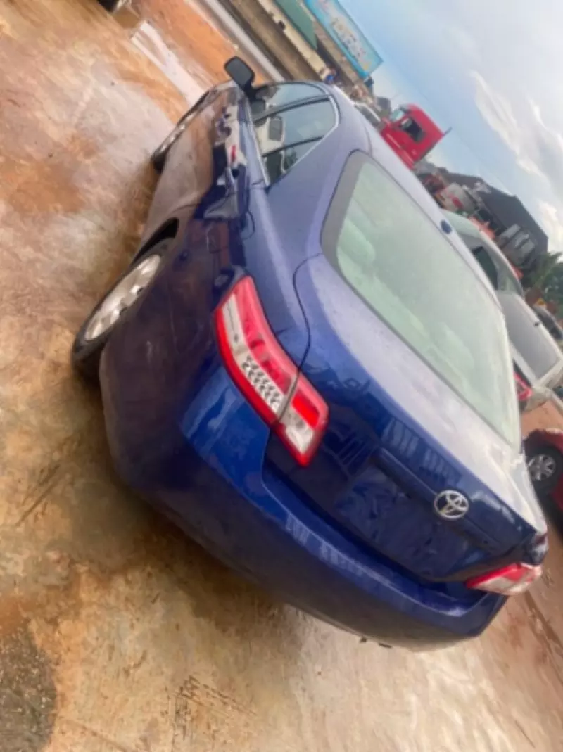 TOYOTA Camry   - 2010