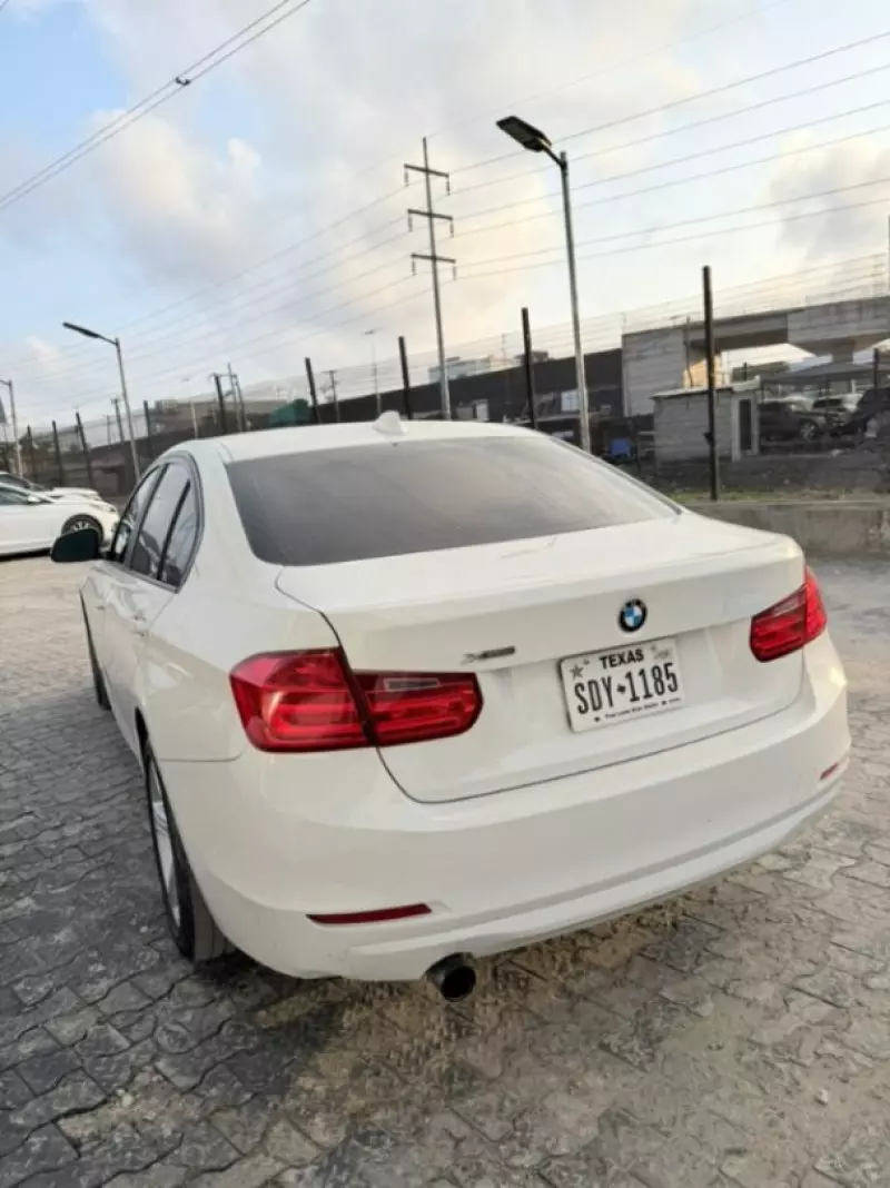 BMW 320i   - 2013