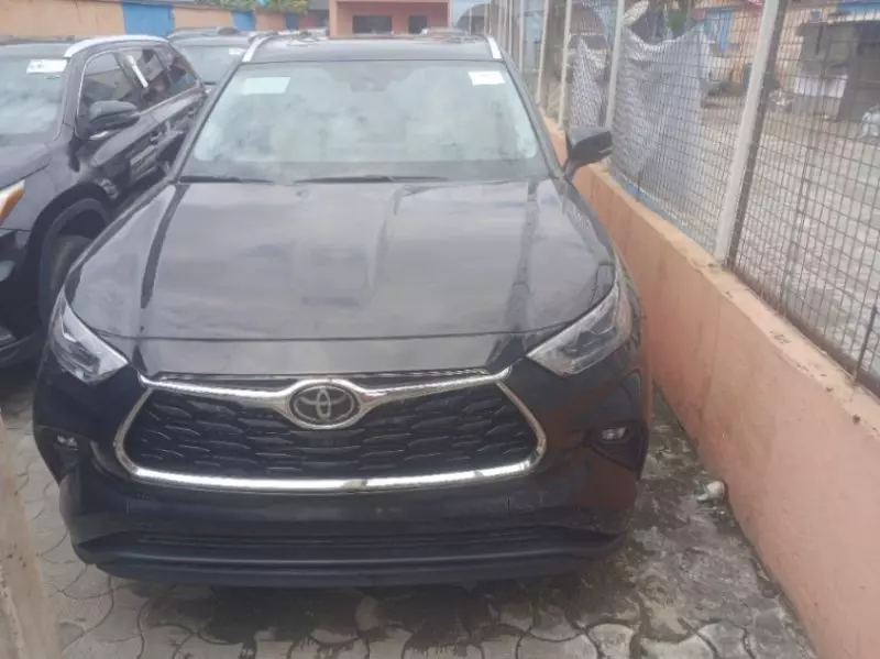 Toyota Highlander   - 2021