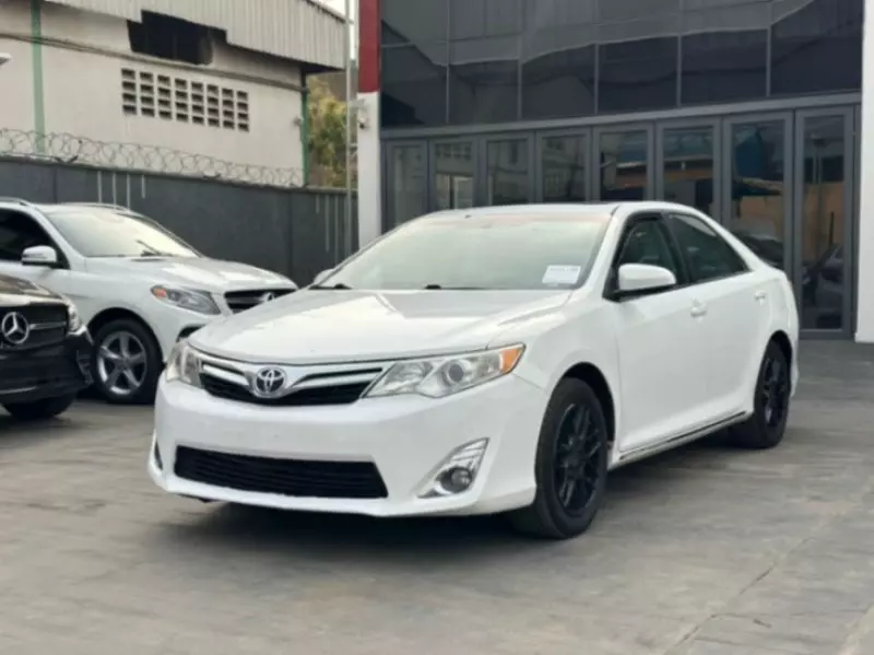 Toyota Camry   - 2014