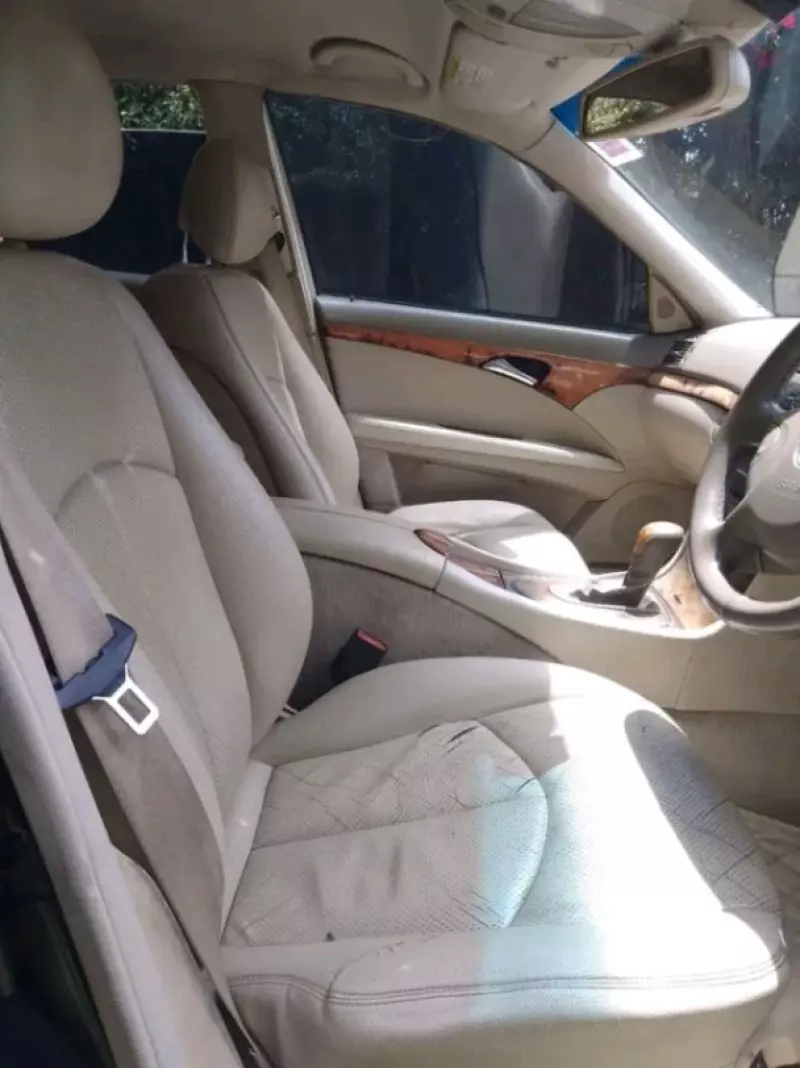 Mercedes-Benz E200   - 2005