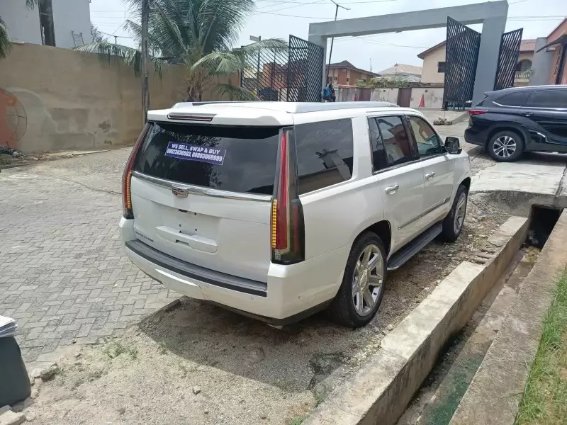 Cadillac Escalade   - 2018