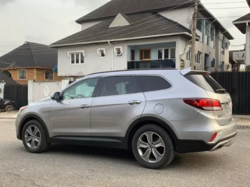 Hyundai Santa Fe   - 2017