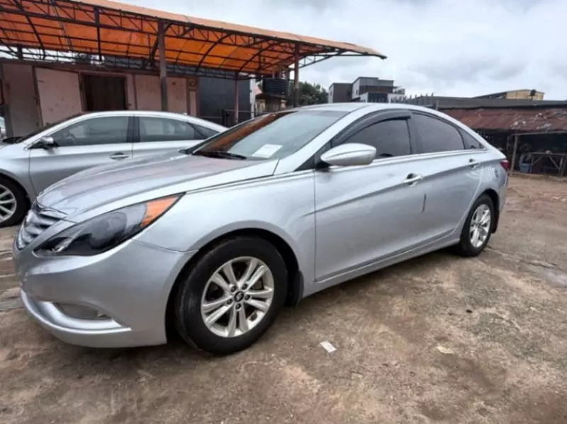 Hyundai Sonata   - 2013