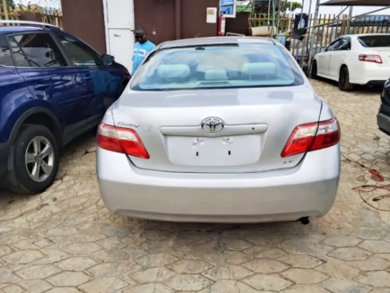 Toyota Camry   - 2009