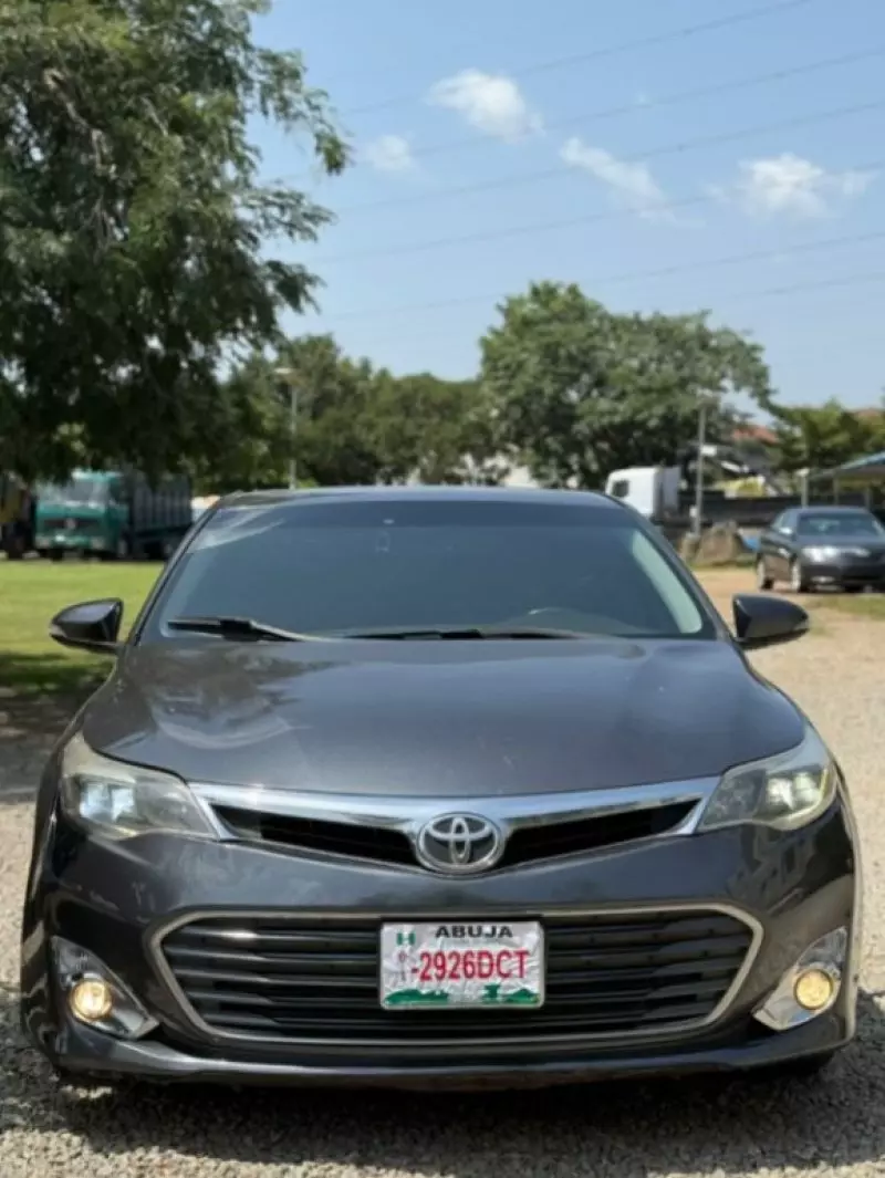 Toyota Avalon   - 2013