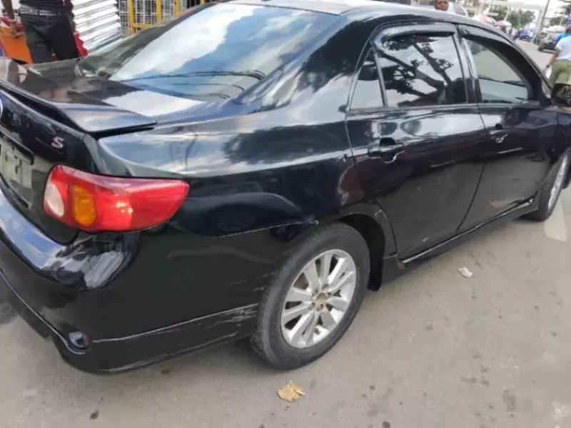 Toyota Corolla   - 2009