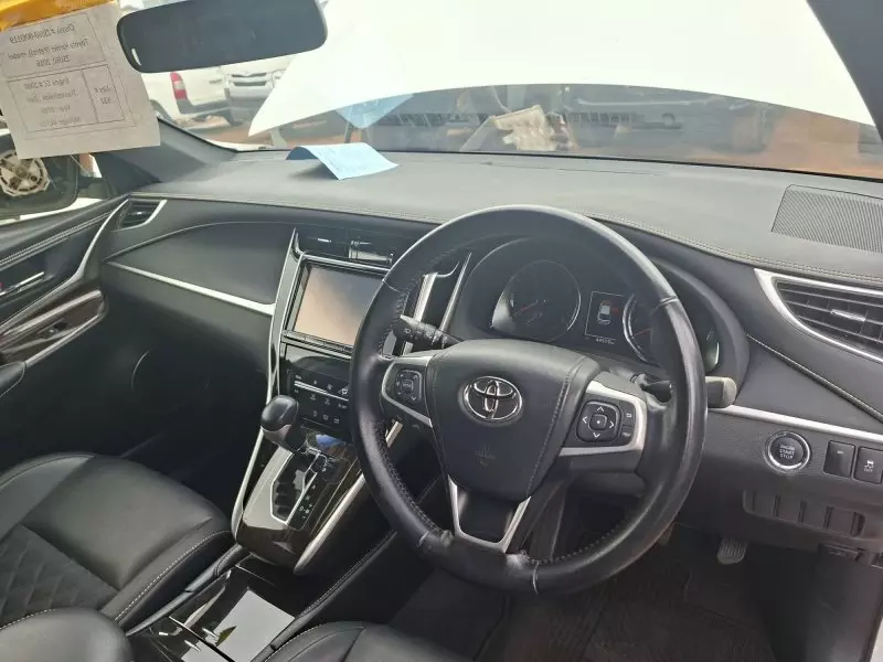 Toyota Harrier   - 2015