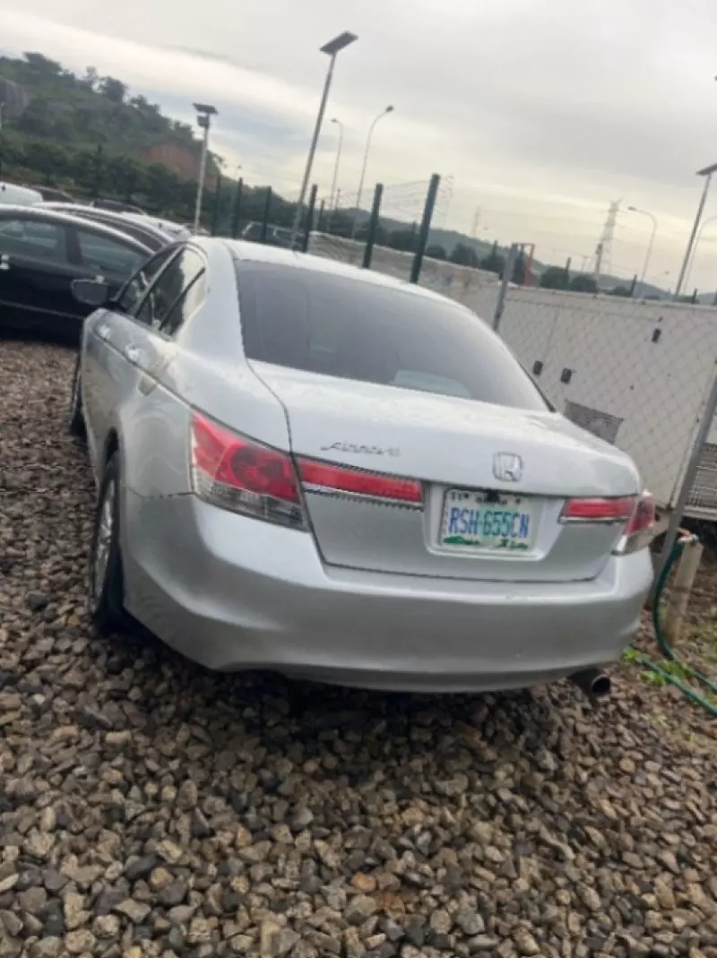 Honda Accord   - 2011