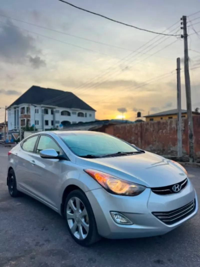 Hyundai Elantra   - 2013