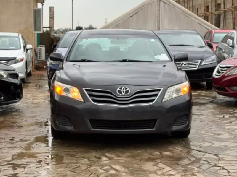 TOYOTA Camry   - 2010