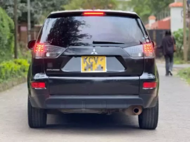 Mitsubishi Outlander   - 2011