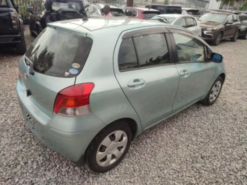 Toyota Vitz   - 2010