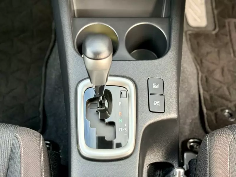 Toyota Hilux   - 2021