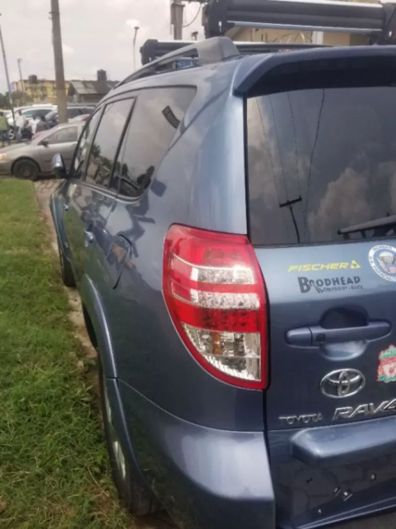 Toyota Rav4   - 2010