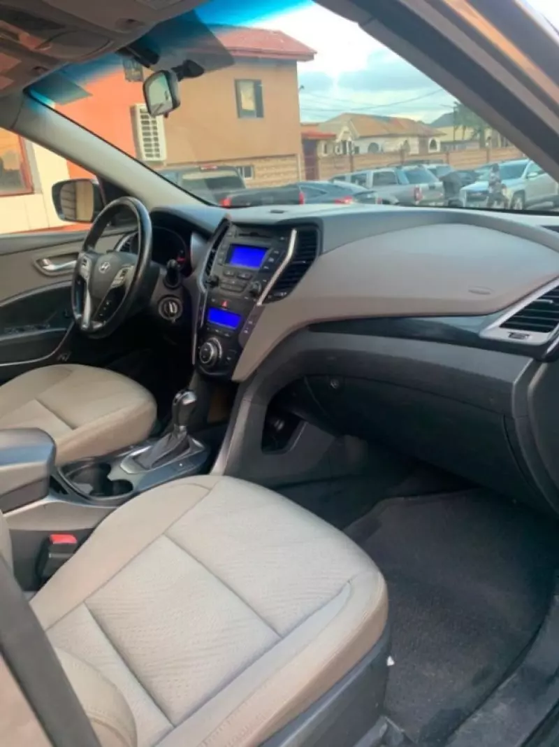 Hyundai Santa Fe   - 2013