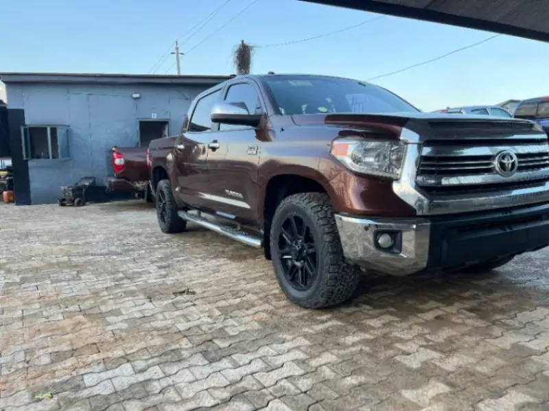 Toyota Tundra   - 2017