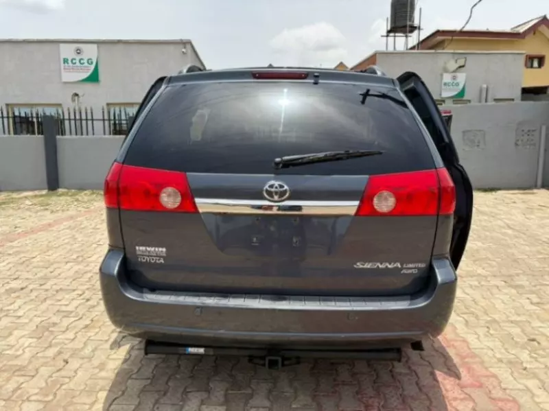 Toyota Sienna - 2008