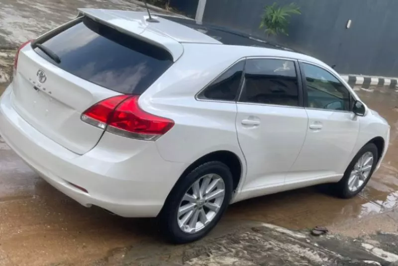 Toyota Venza   - 2011