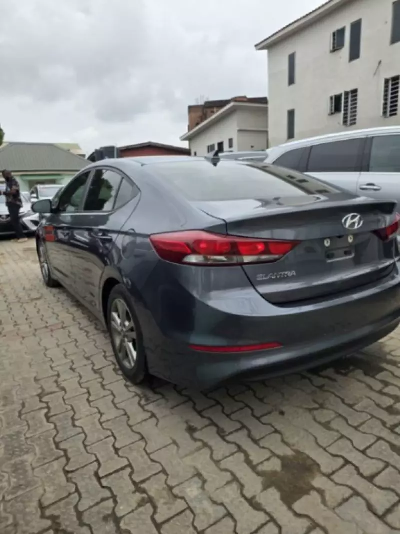 Hyundai Elantra   - 2018
