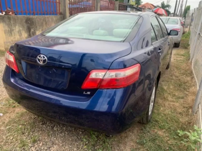 Toyota Camry   - 2009