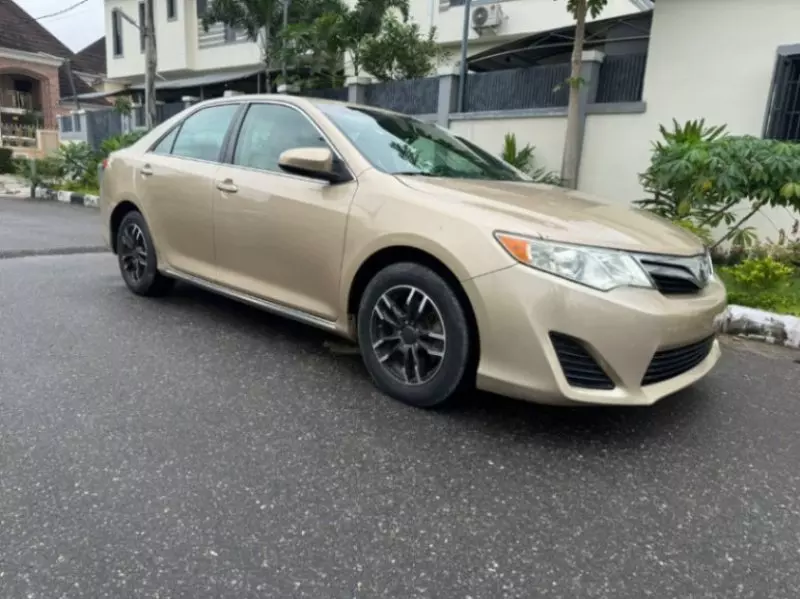 Toyota Camry   - 2012