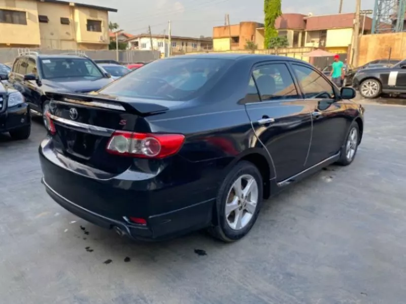 Toyota Corolla   - 2011