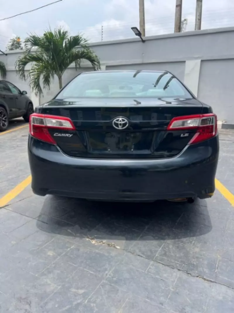 Toyota Camry   - 2012