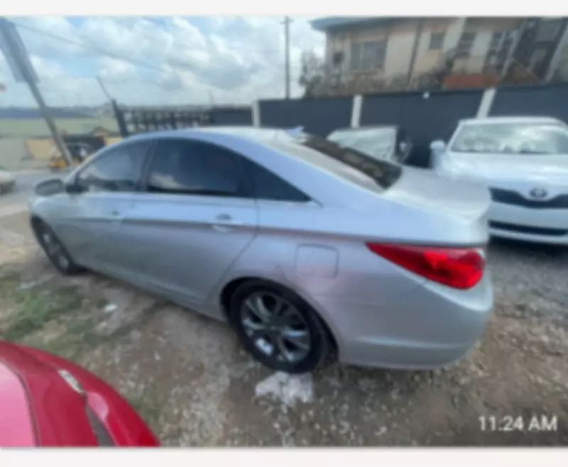 Hyundai Sonata   - 2011