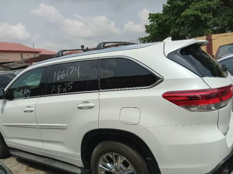 Toyota Highlander   - 2017