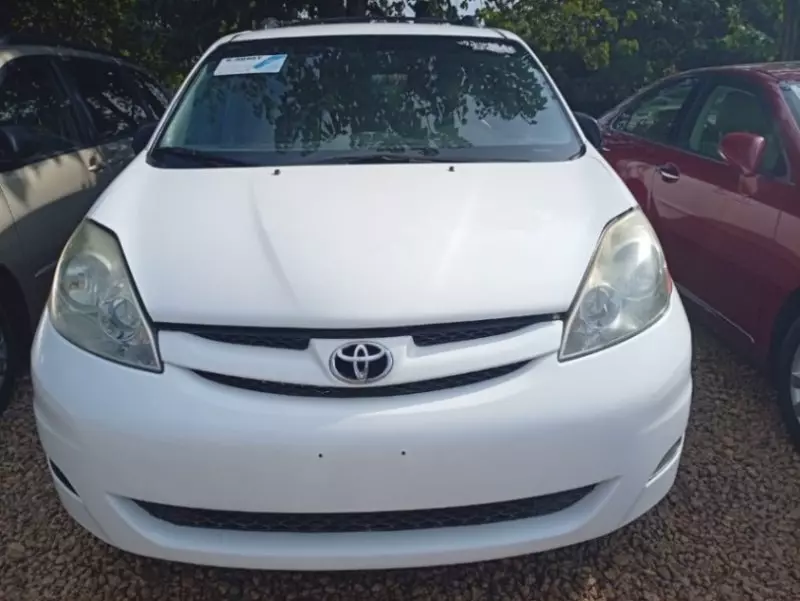 Toyota Sienna   - 2009