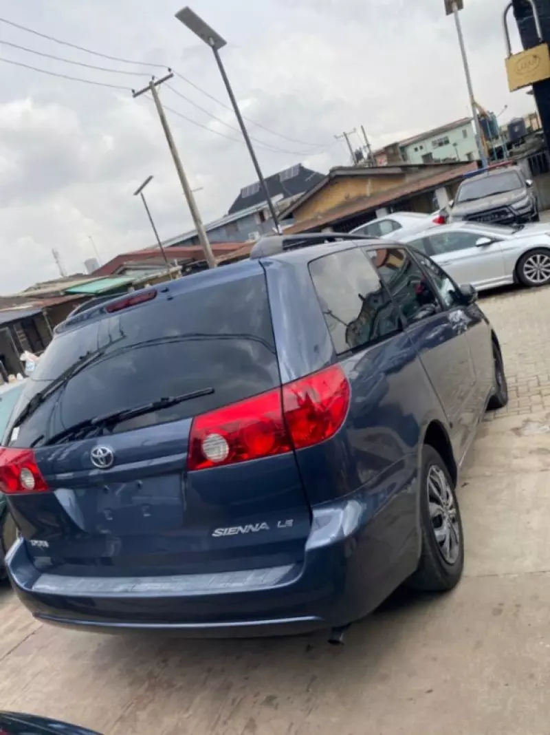 Toyota Camry   - 2015