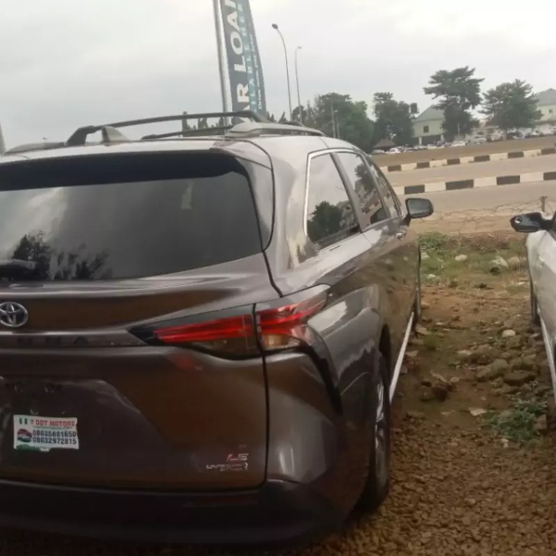 TOYOTA Sienna   - 2022