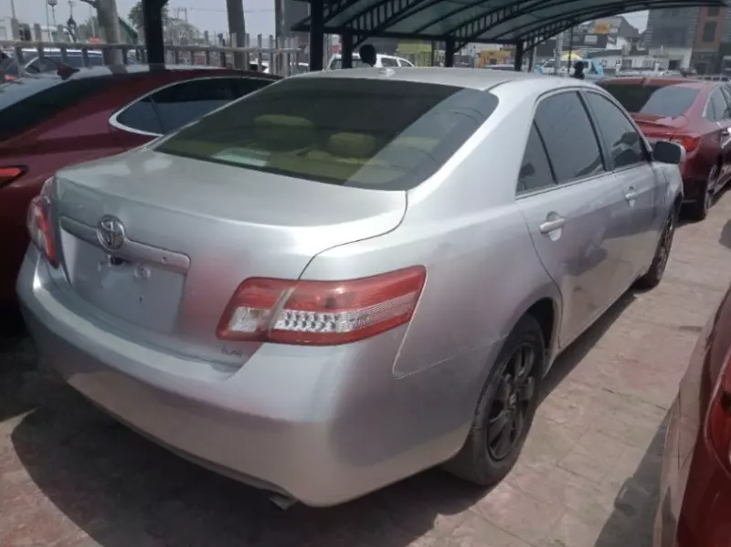 Toyota Camry   - 2011