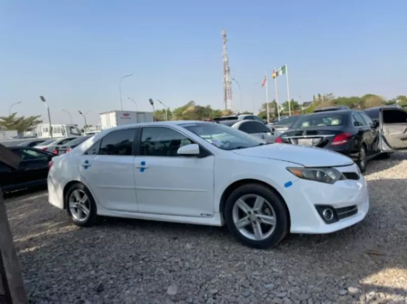 Toyota Camry   - 2012