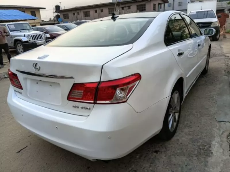 Lexus ES   - 2012