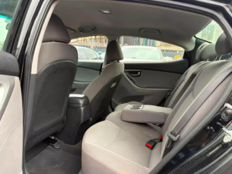 Hyundai Elantra - 2013