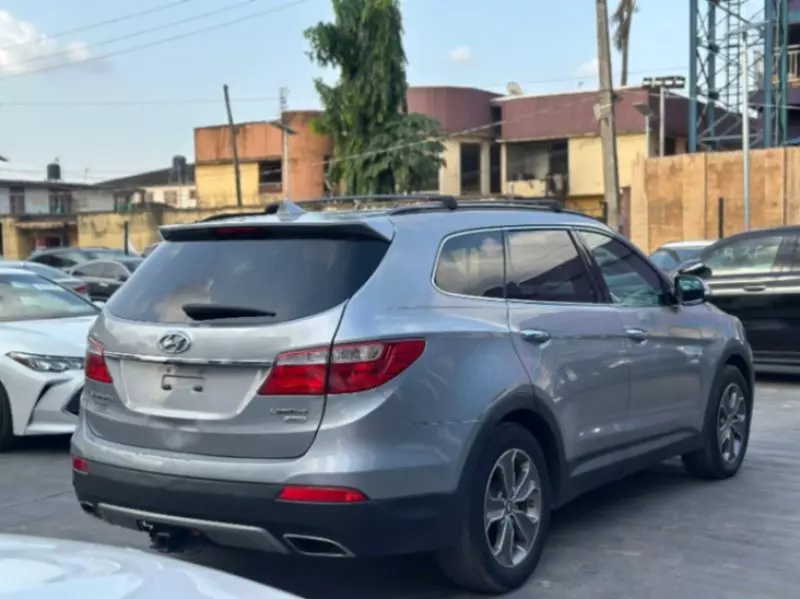 Hyundai Santa Fe   - 2014