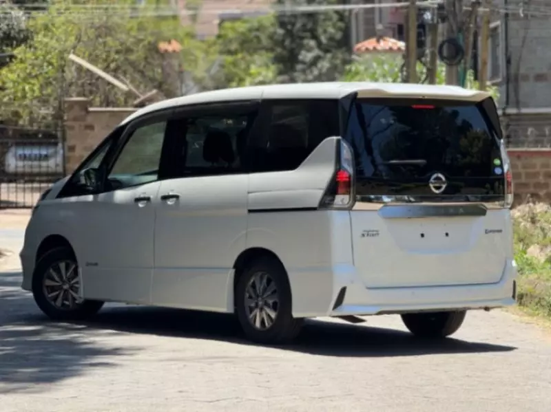 Nissan Serena   - 2019