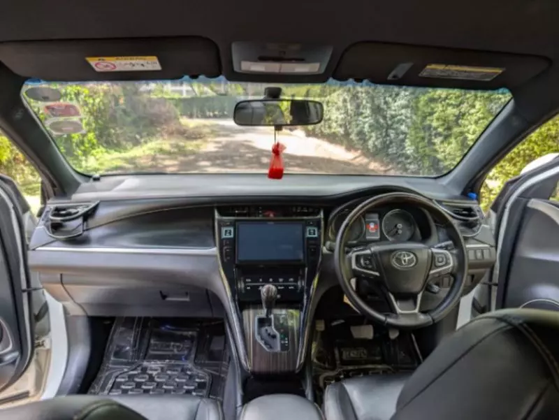Toyota Harrier   - 2016