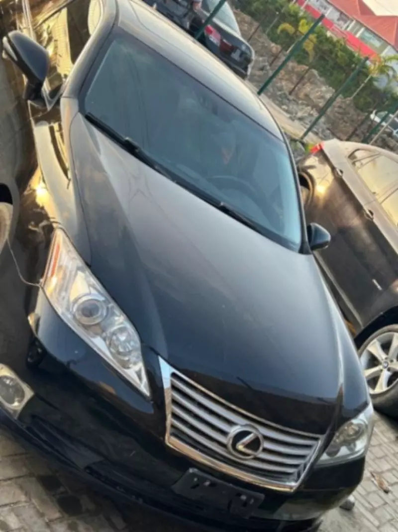 Lexus ES   - 2010
