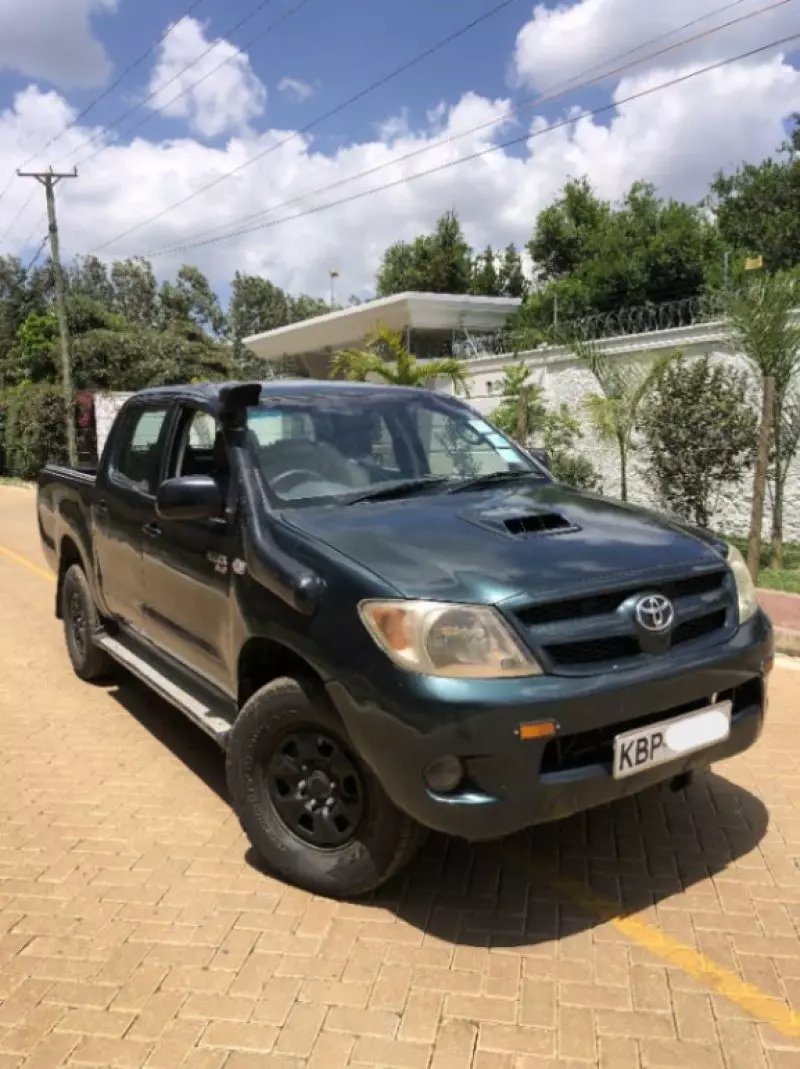 Toyota Hilux   - 2005