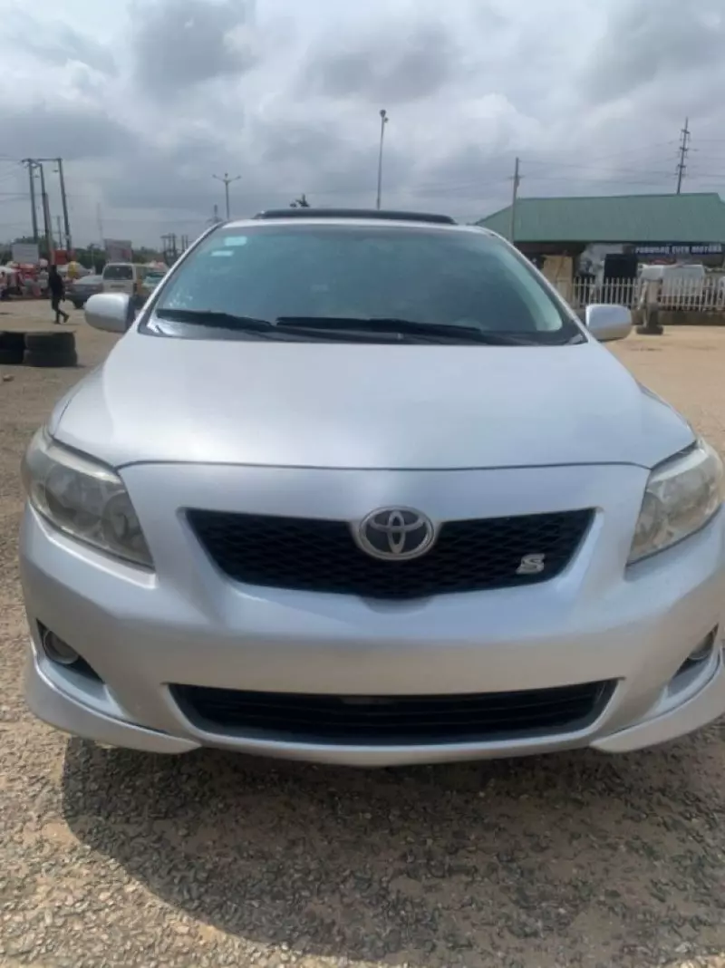 Toyota Corolla   - 2009