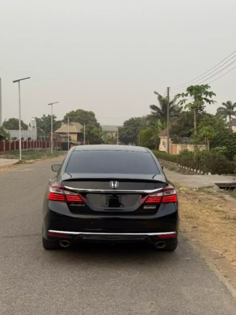 Honda Accord   - 2017
