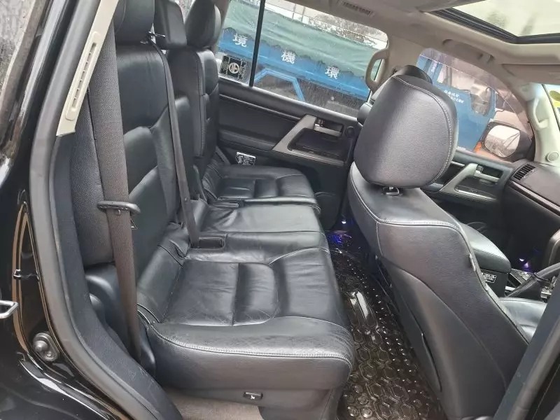 Toyota Land Cruiser V8   - 2011