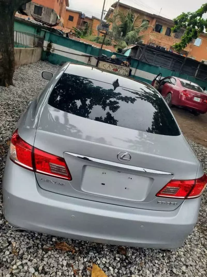Lexus ES 350   - 2011